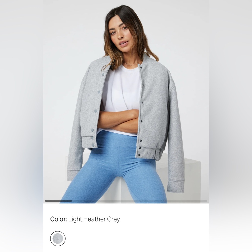 BRAND NEW Vuori Light Heather Grey Jacket